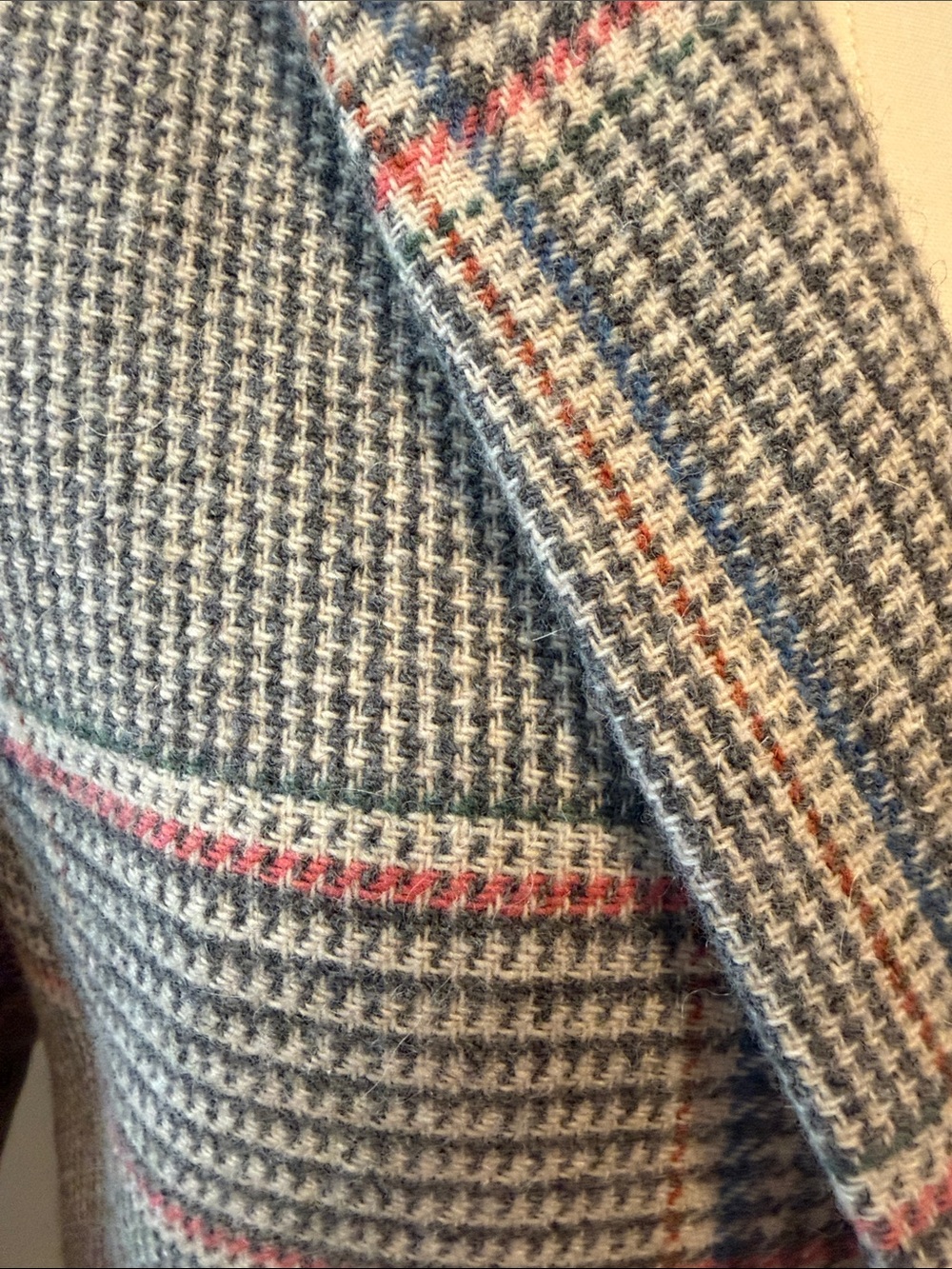 Sézane Johnson coat US 4 - Double-Breasted Plaid Coat - Gray with Pink Accents - Picture 6 of 13